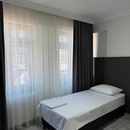 Yoeruek Grand Palace Hotel